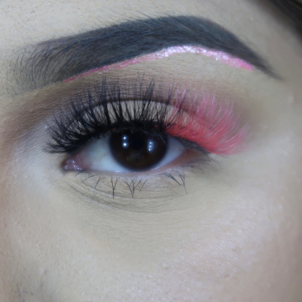 Pink eyelashes - Picture 2 of 3